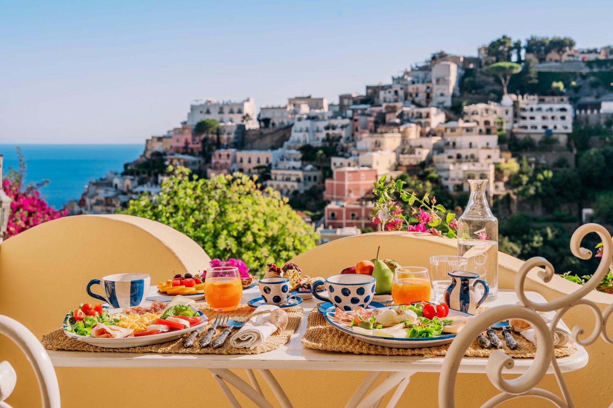 Junior Suite with Terrace and Partial Sea View