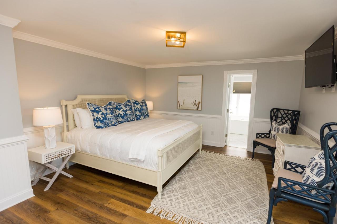 Deluxe Suite with Sea View,1395636557:JPEG