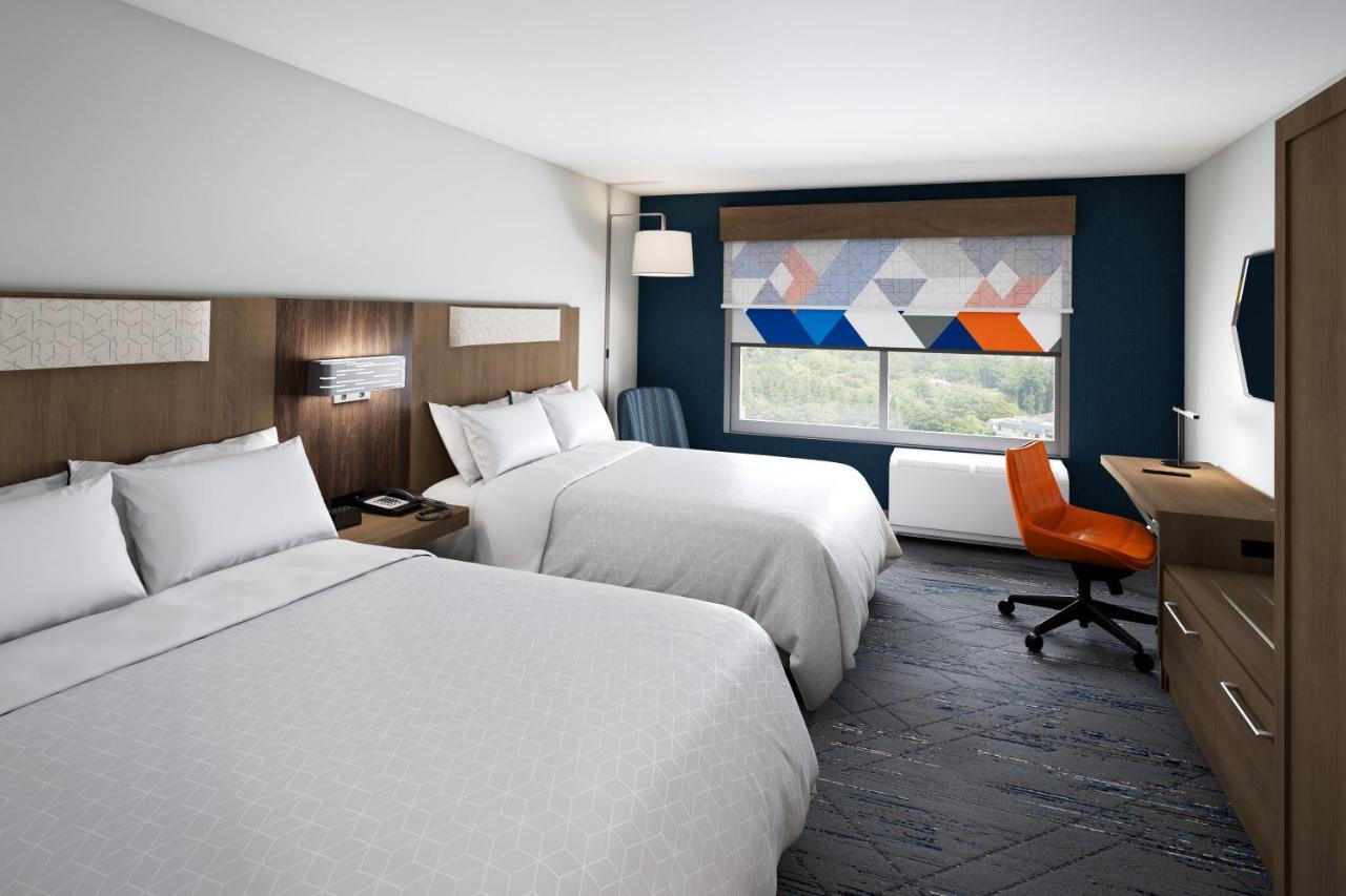 Standard Room with Two Queen Beds