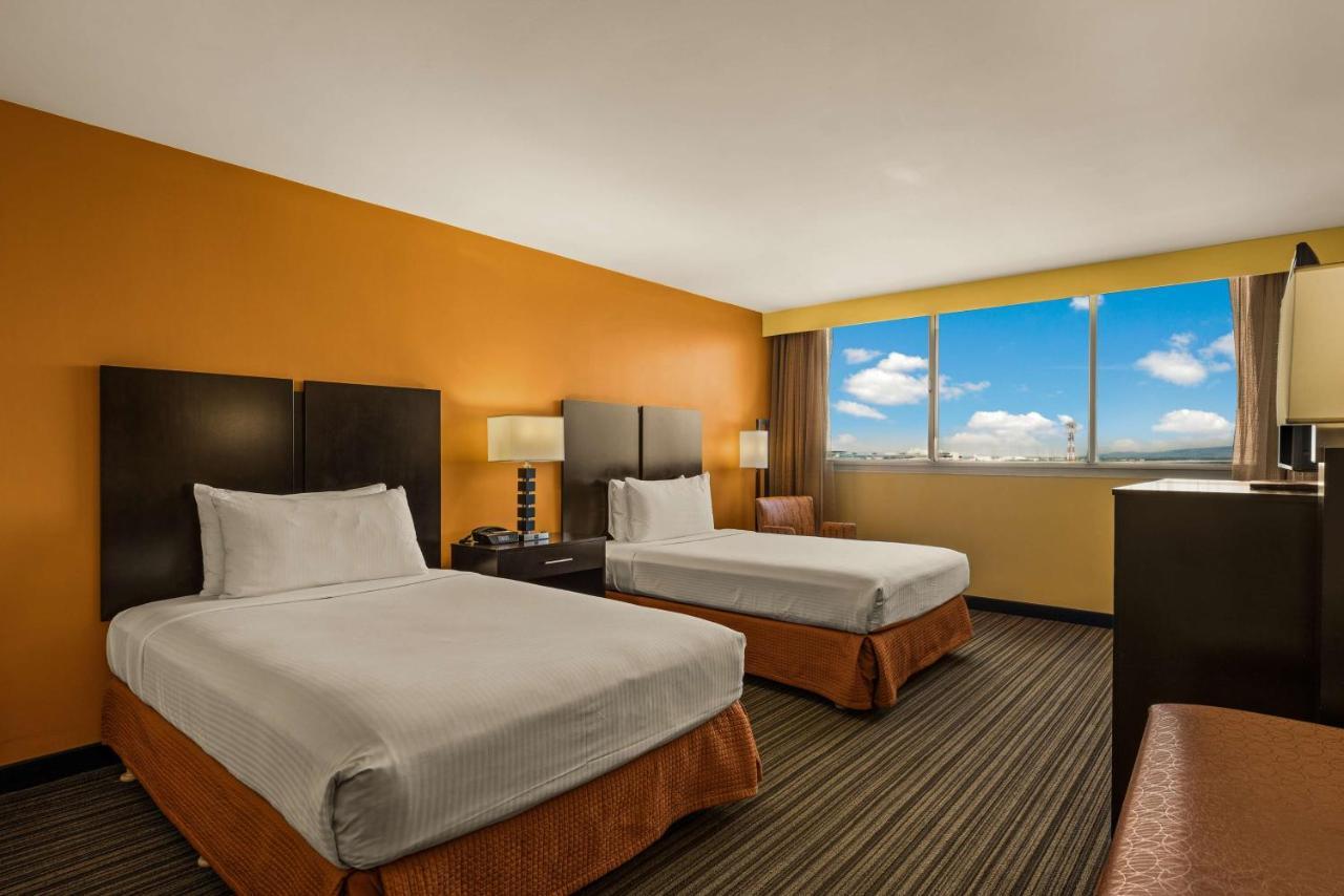 Double Room with Two Double Beds and City View - Upper Floor/Non-Smoking