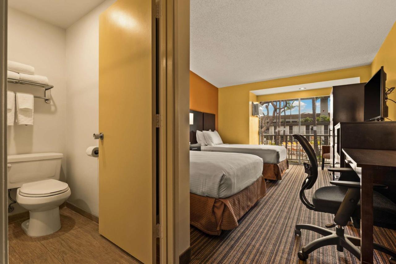 Double Room Two Double Beds Courtyard View Upper Floor or Non-Smoking