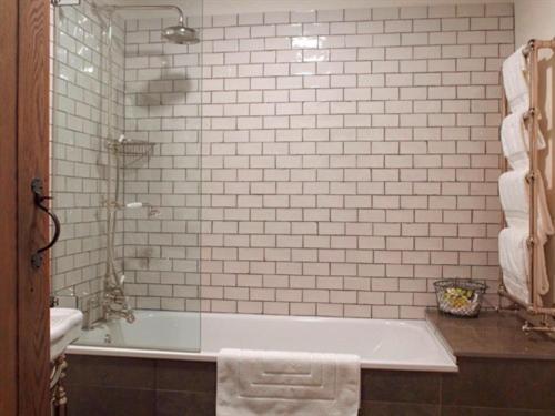 Twin Room with Private Bathroom