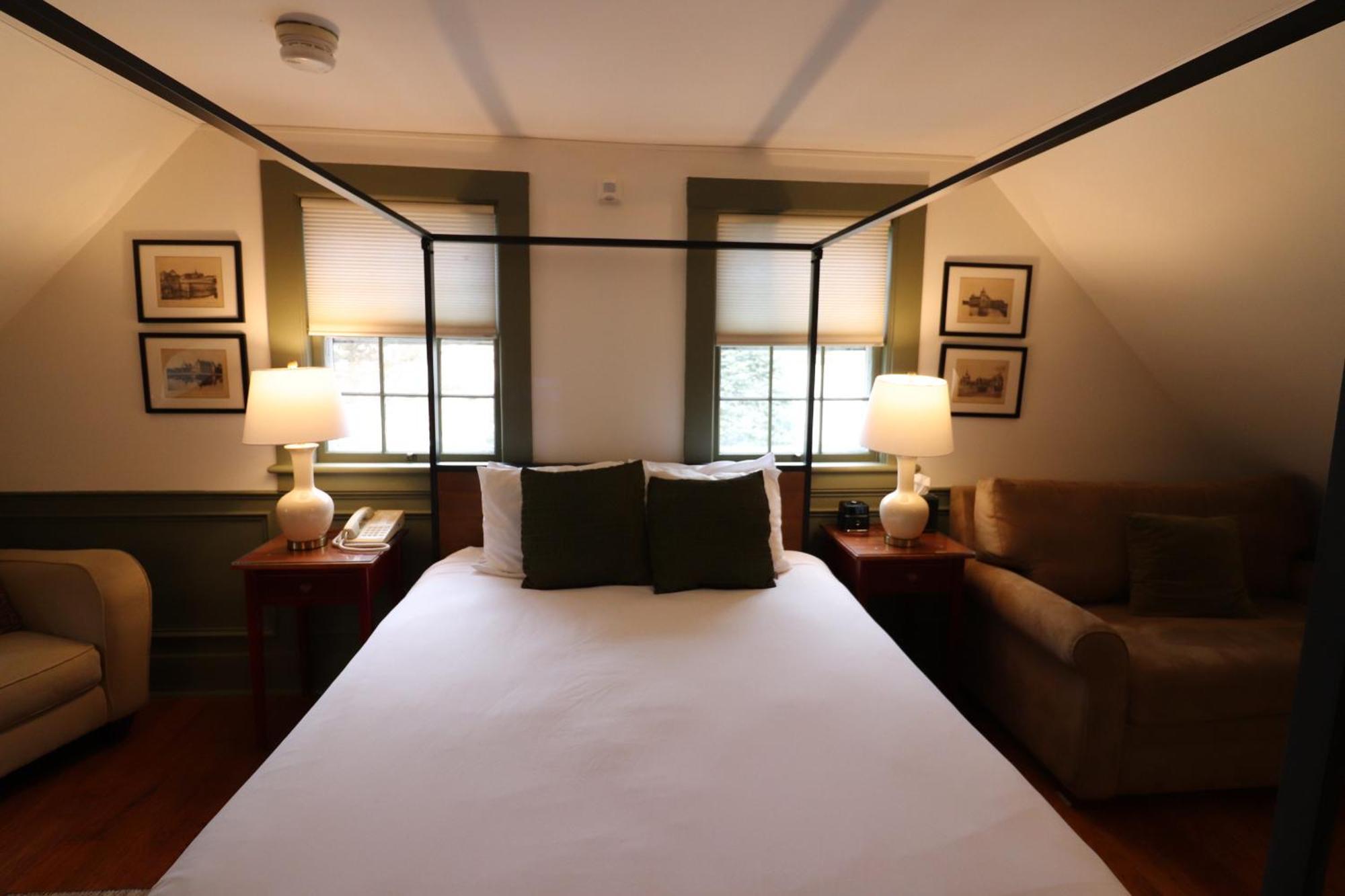 Queen Room with Twin Sofa Bed
