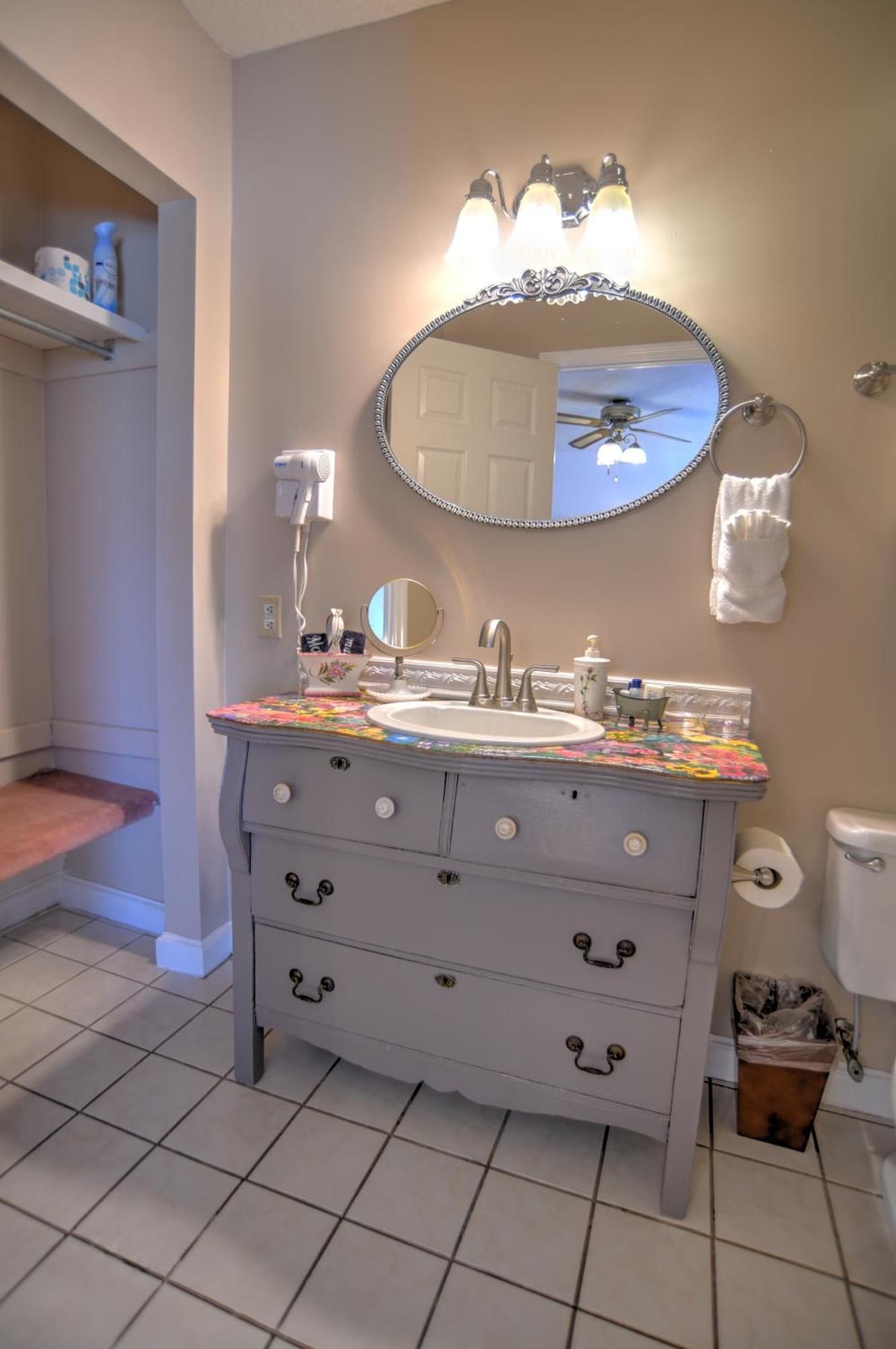 Queen Room with Twin Bed