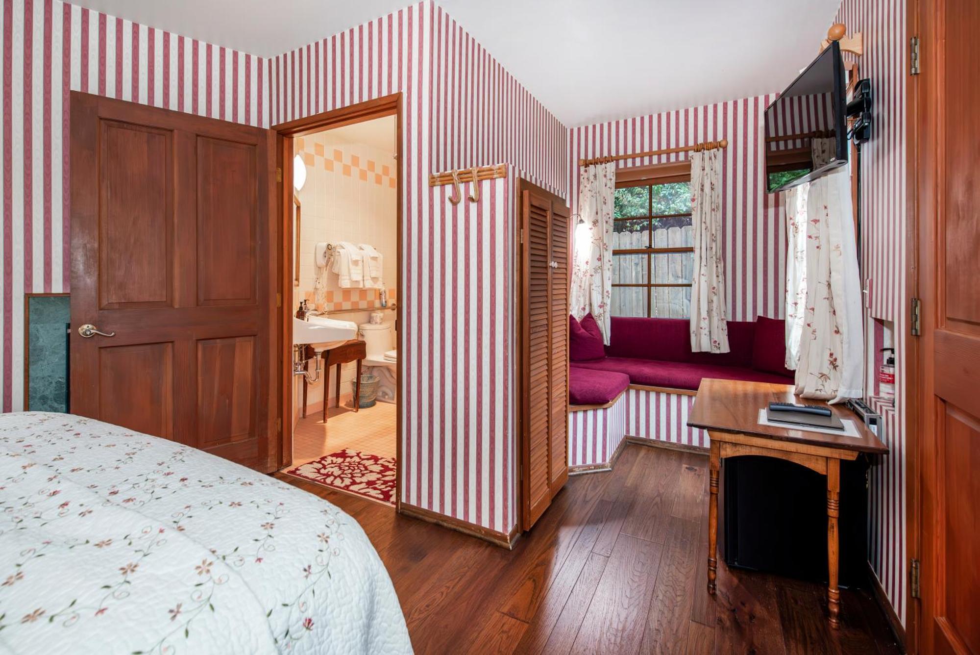 Jacaranda room