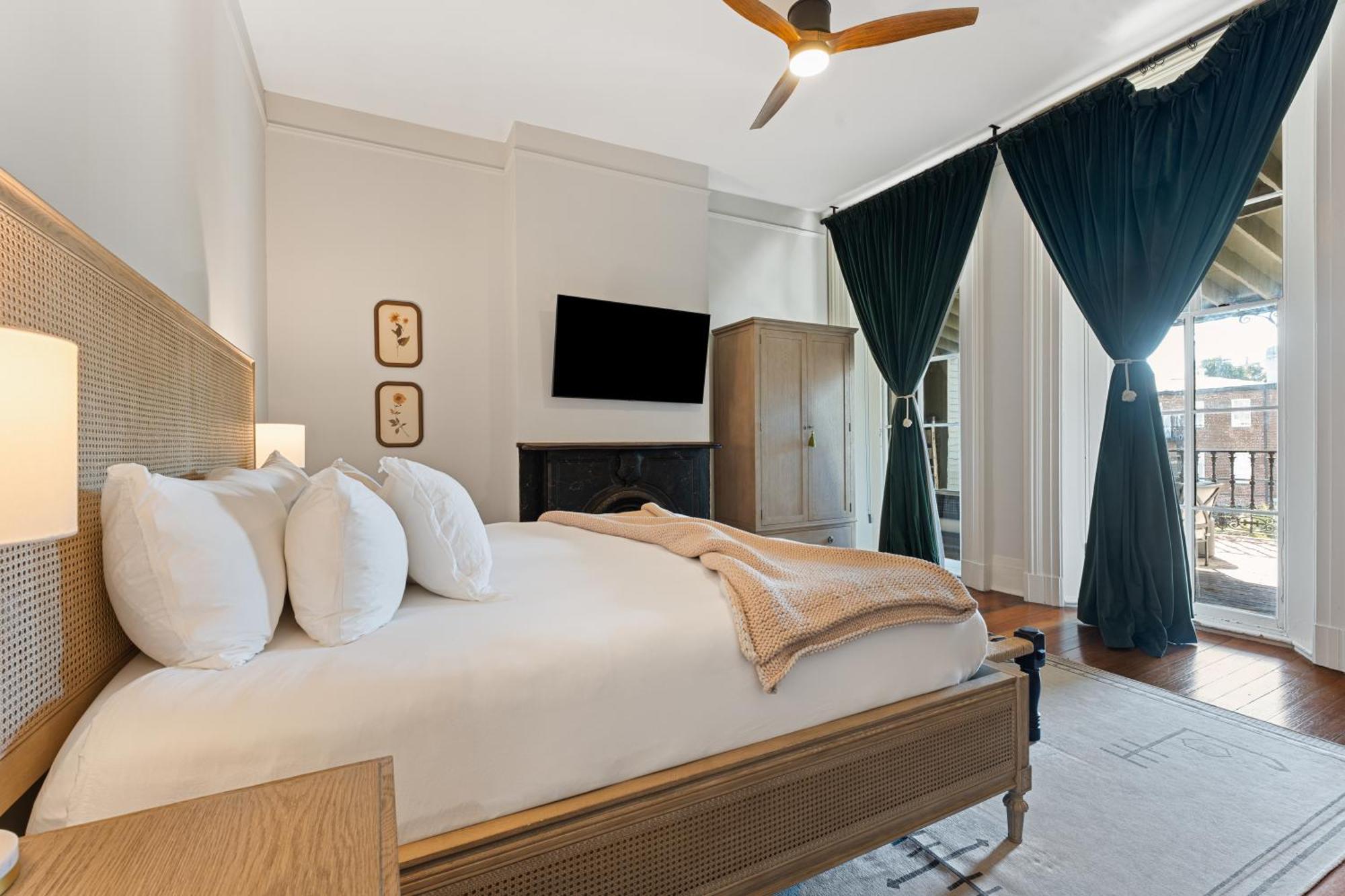 Deluxe King Room,1667506645:JPEG