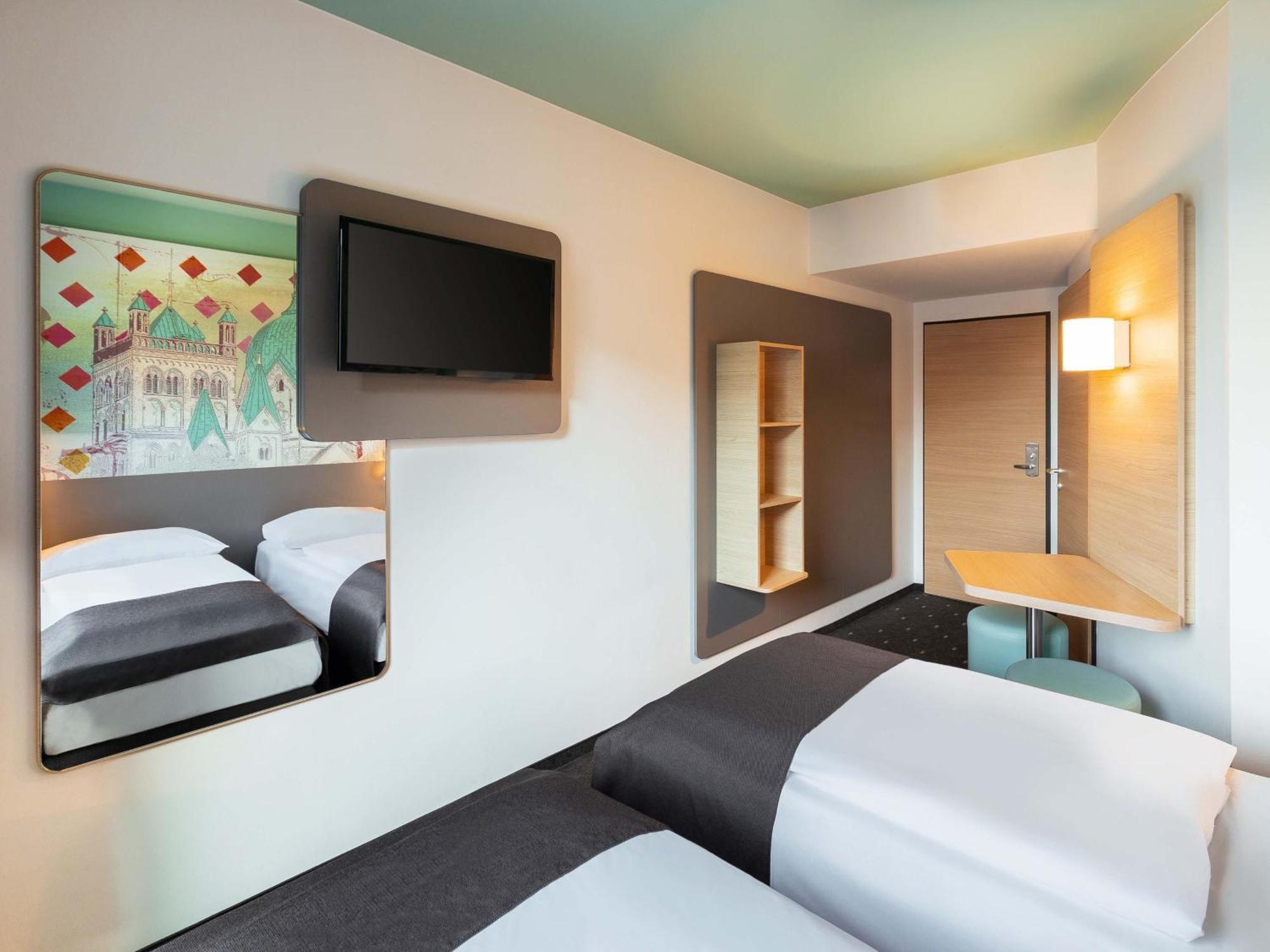 Twin Room,1706974796:JPEG