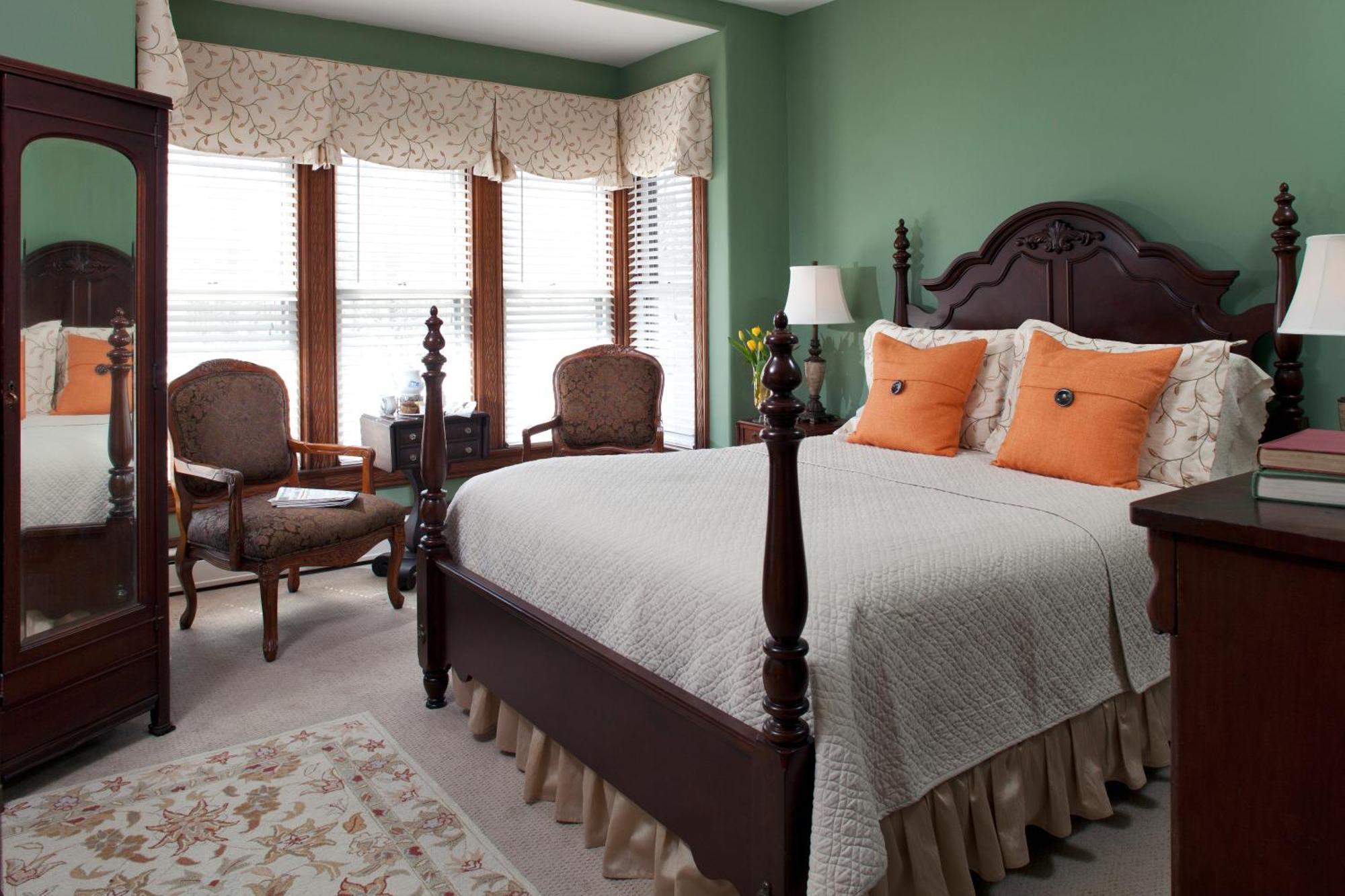 Queen Room,1765852387:JPEG
