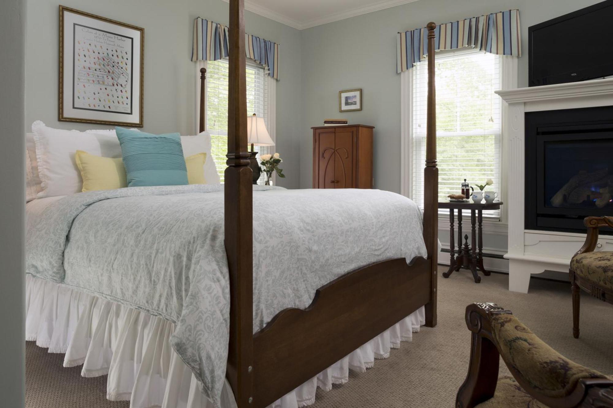 Queen Room,1765852448:JPEG