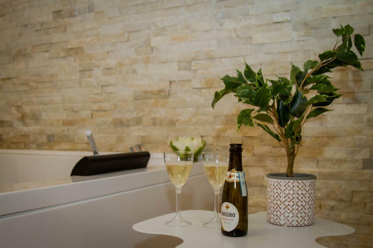 Deluxe Suite Spa Bath