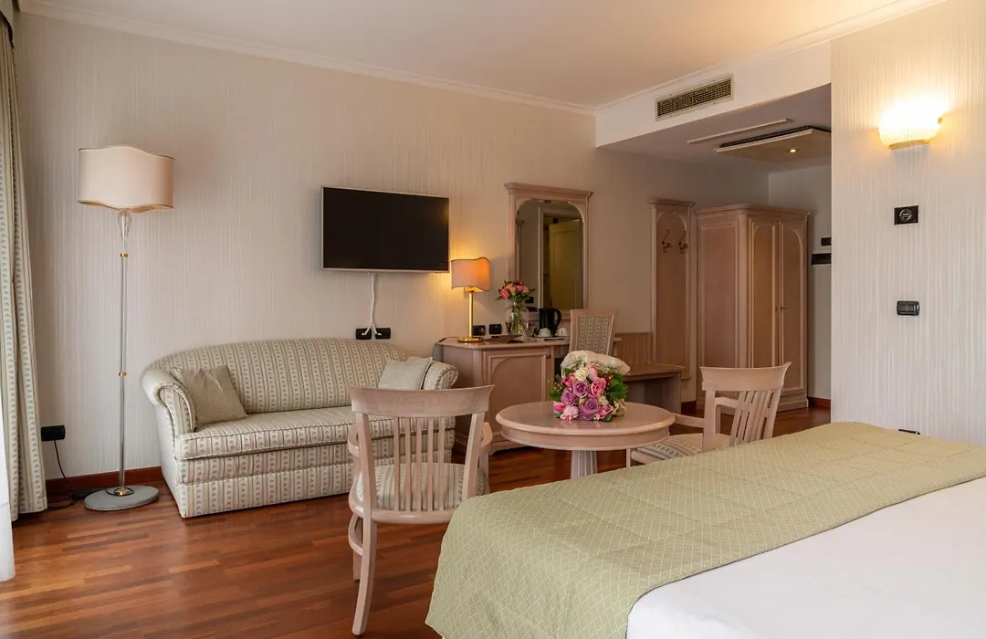 Hotel Roxy Plaza-1