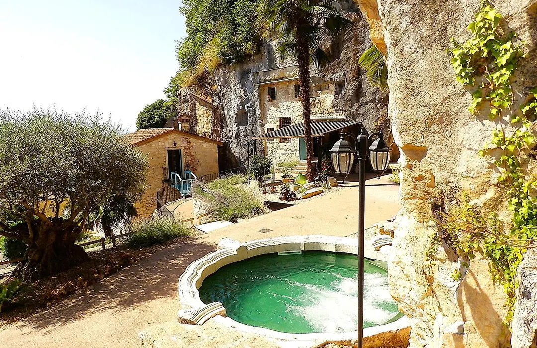 Chez Les Grottes-1