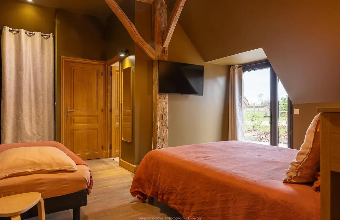 La Grange De Léonie, Chambres d'hôtes avec Piscine et Spa-1