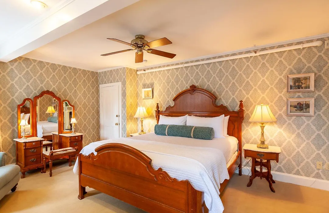 Ivy Lodge-1