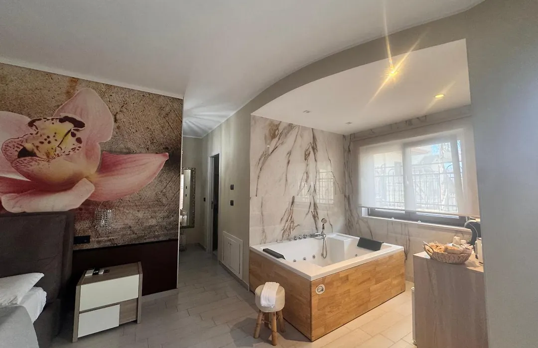 B&B Golden House & Spa-1