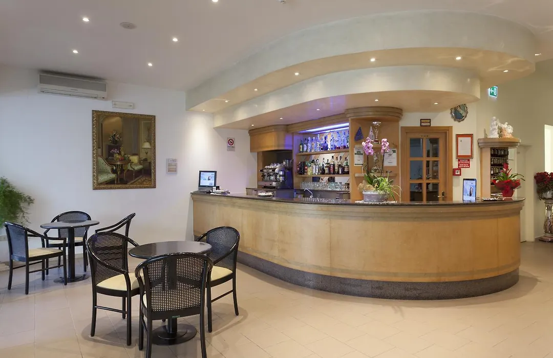 Hotel Ala-1