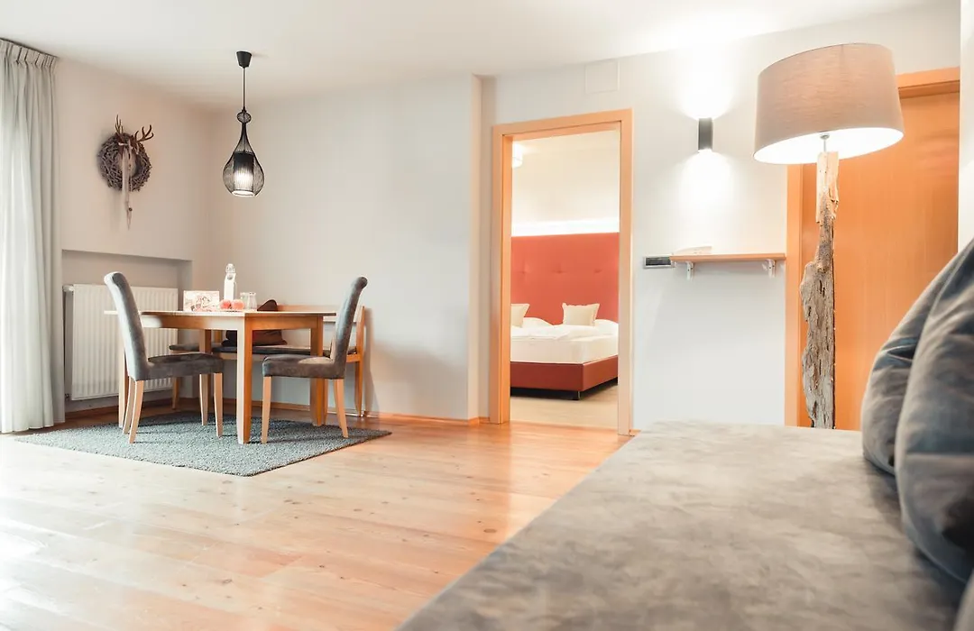Hotel Tiefenbrunn Gardensuites & Breakfast-1