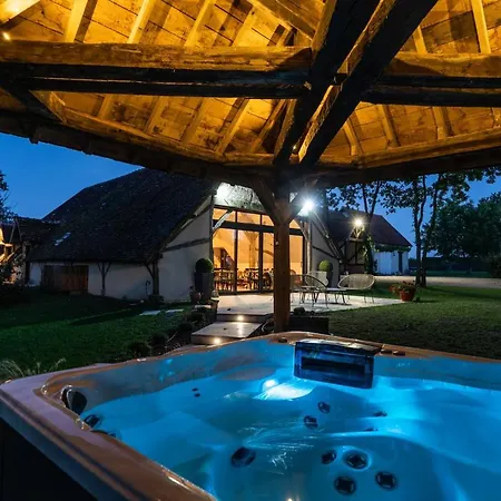 La Grange De Léonie, Chambres d'hôtes avec Piscine et Spa-3