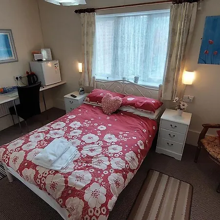 Tennyson Lodge-2