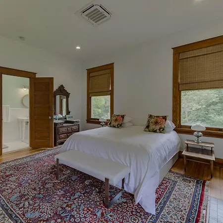 Oak Hall Mansion And Boutique Hotel-2