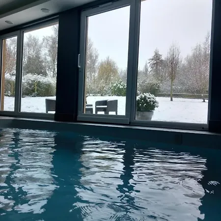 Chambre avec spa, piscine et sauna privatif-2