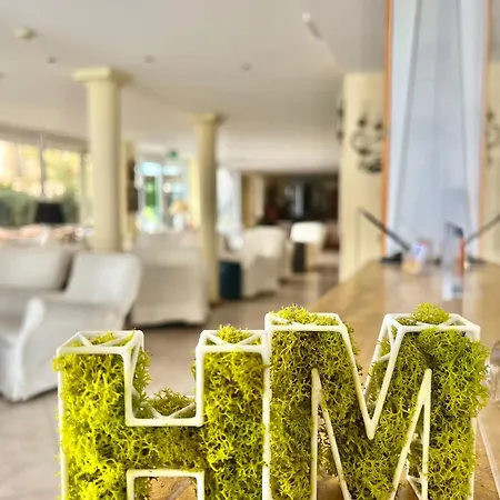 Hotel B&B Montecarlo-2