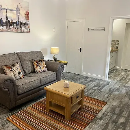 Millbrae Lodges-2