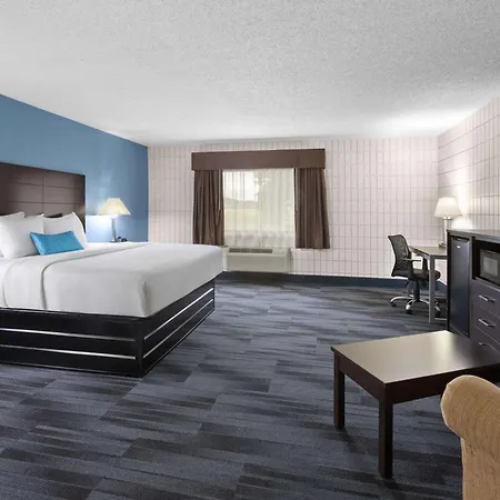 Baymont Inn And Suites By Wyndham Farmington, Mo-2