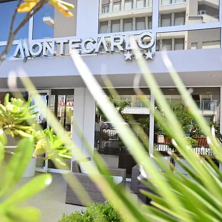 Hotel B&B Montecarlo-3