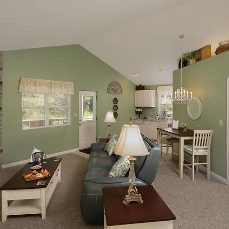 Hawk Valley Retreat & Cottages-2