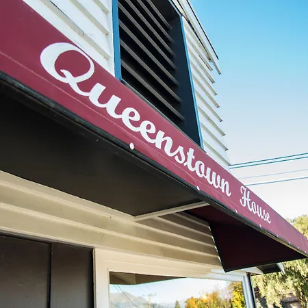 Queenstown House Bed & Breakfast And Apartments-3