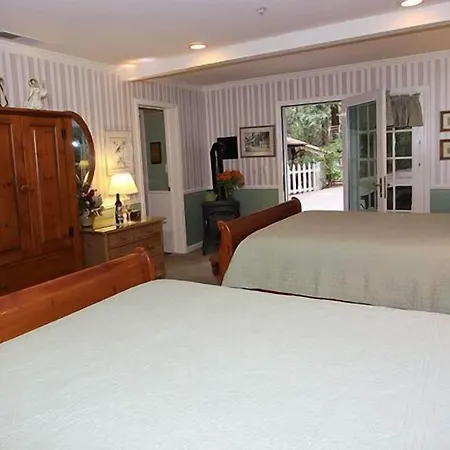 Mccaffrey House Bed And Breakfast Inn-2