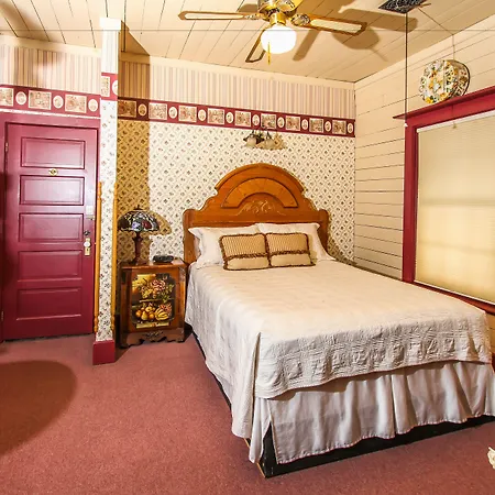 Carriage House Bed & Breakfast-2