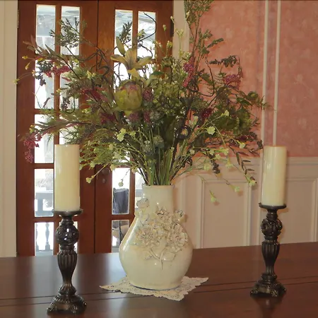 Carriage House Bed & Breakfast-3
