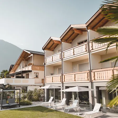 Hotel Tiefenbrunn Gardensuites & Breakfast-3
