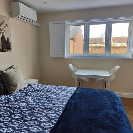 Clifton House O2 & Excel Rooms With Private Bathroom And Breakfast Option-2