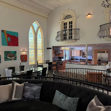 Belfry Inn And Bistro-2