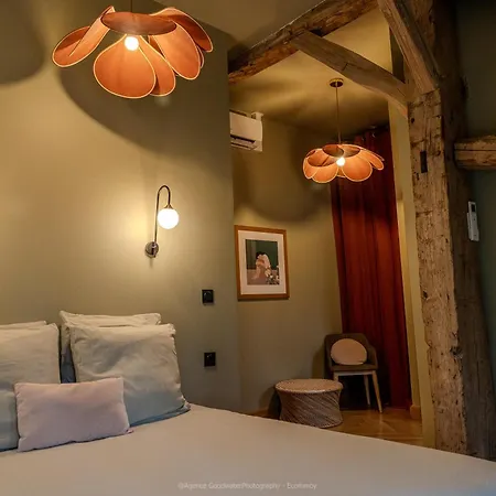 La Grange De Léonie, Chambres d'hôtes avec Piscine et Spa-2