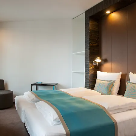Motel One Düsseldorf Hauptbahnhof-3