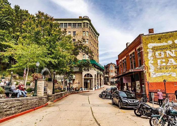 1905 Basin Park Hotel