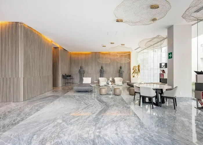 Luxury Condo On The Marina