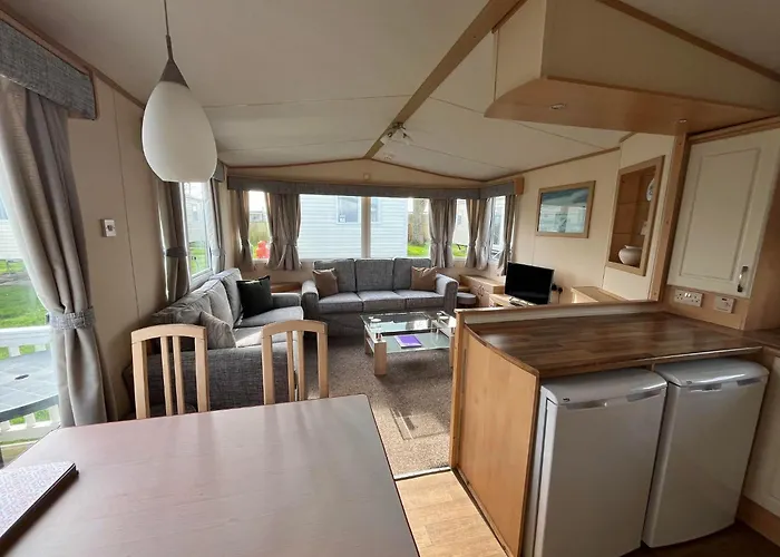 Parkdean's California Cliffs: Beachside Pet-Friendly Retreat
