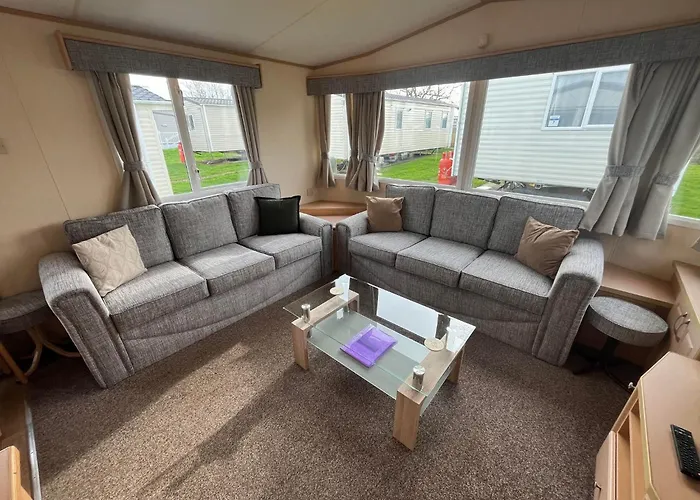 Parkdean's California Cliffs: Beachside Pet-Friendly Retreat