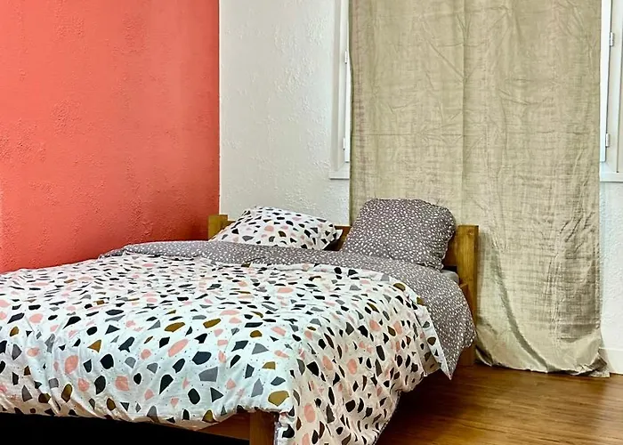 LE BORD DE LA LOIRE - chambre avec salle de bains commune