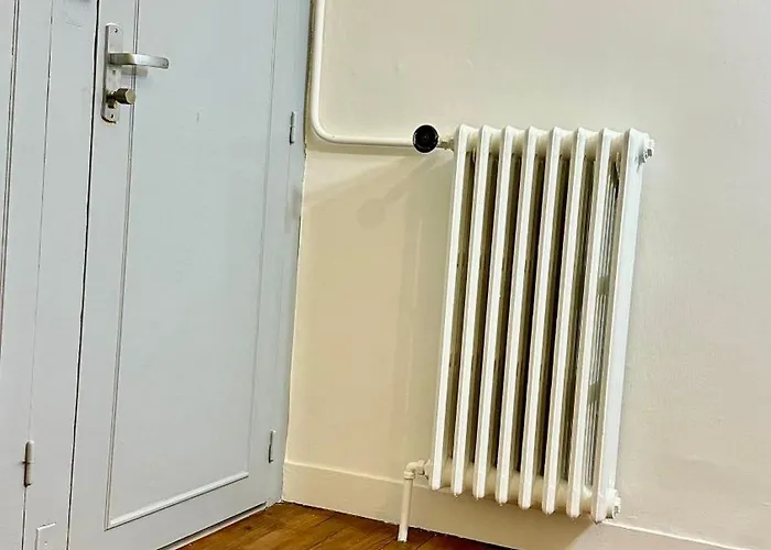 LE BORD DE LA LOIRE - chambre avec salle de bains commune