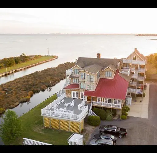 Burrus House Inn Waterfront Suites