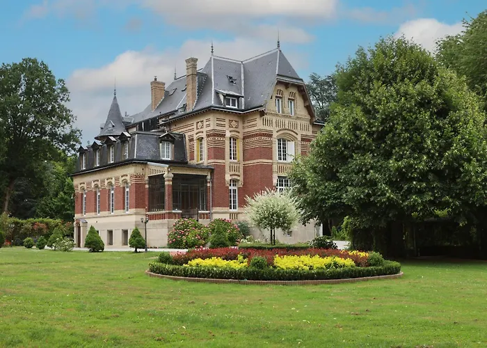 Chateau De Moliens