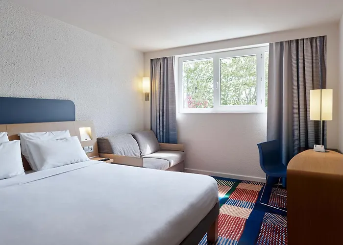 B&B HOTEL Cergy Port 4 étoiles