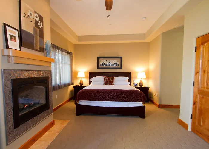 Columbia Cliff Villas