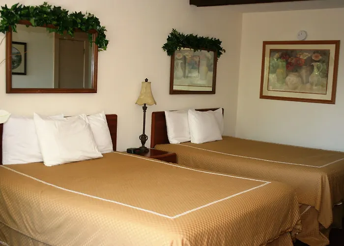 Passion Play Road Inn - Formerly Statue Road Inn